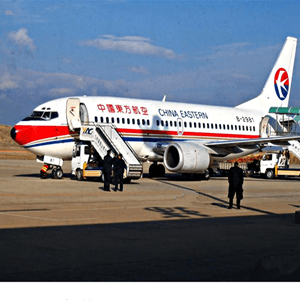 丽江三义机场物流航空快运业稳步发展的原因是什么？
